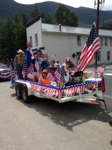 Float moving to 6th Street, Georgetown.